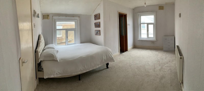 Photo 1: Double room with toilet and small shower