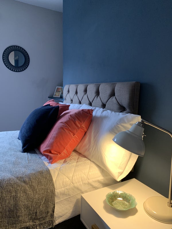 Photo 1: Room 4