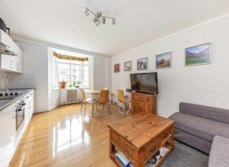 Photo 1: Kitchen / living room