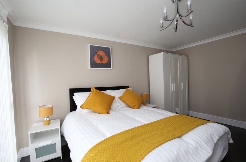 Photo 1: Room 1 (£775)