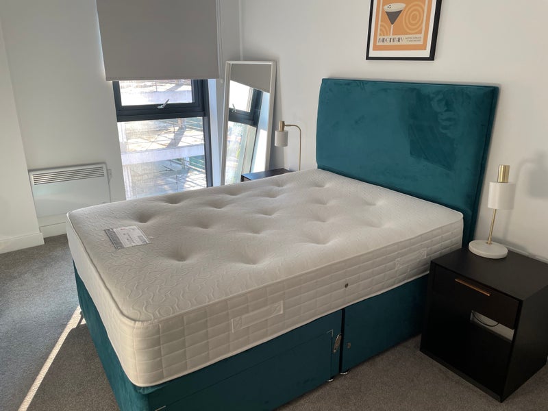 Photo 1: Bedroom