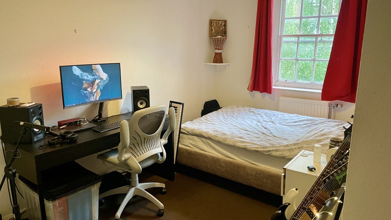 Photo 1: Room - Photo 1