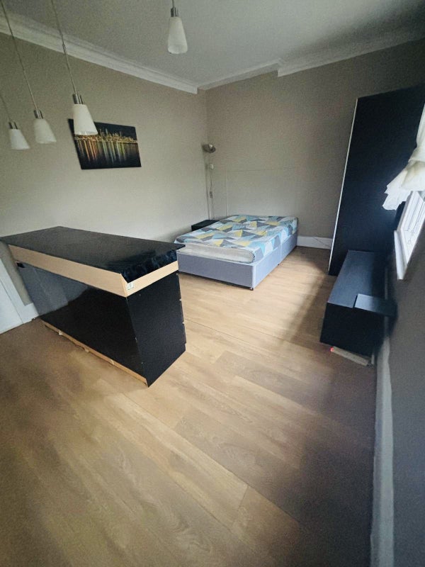 Photo 1: First Double Bed to rent