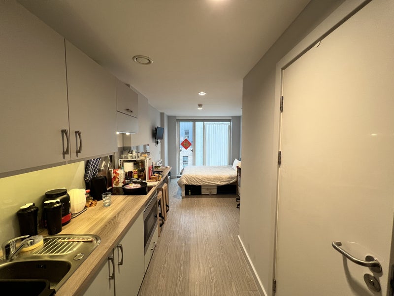 Photo 1: Overview (with the kitchen on the left)