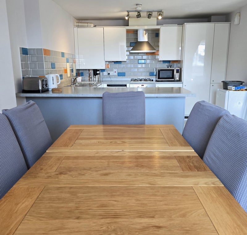 Photo 1: Kitchen Diner