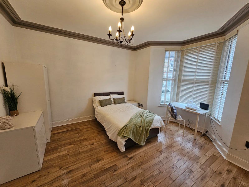 Photo 1: Room 1 - Available