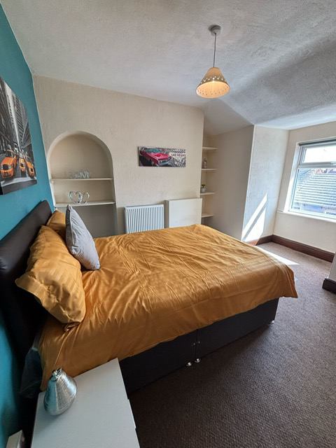 Photo 1: Very Large Modern Bedroom 