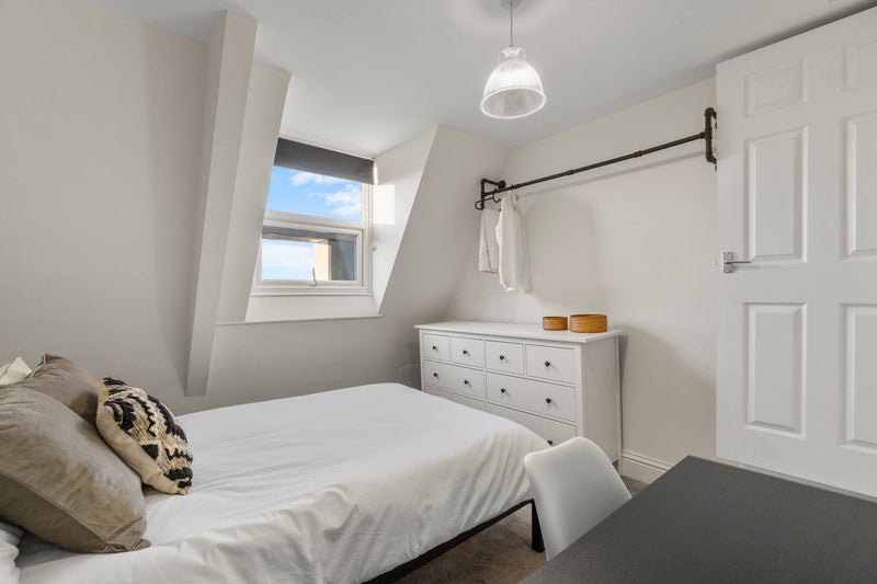 Photo 1: Room 9
