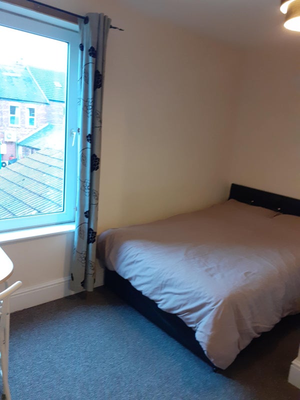 Photo 1: double room available