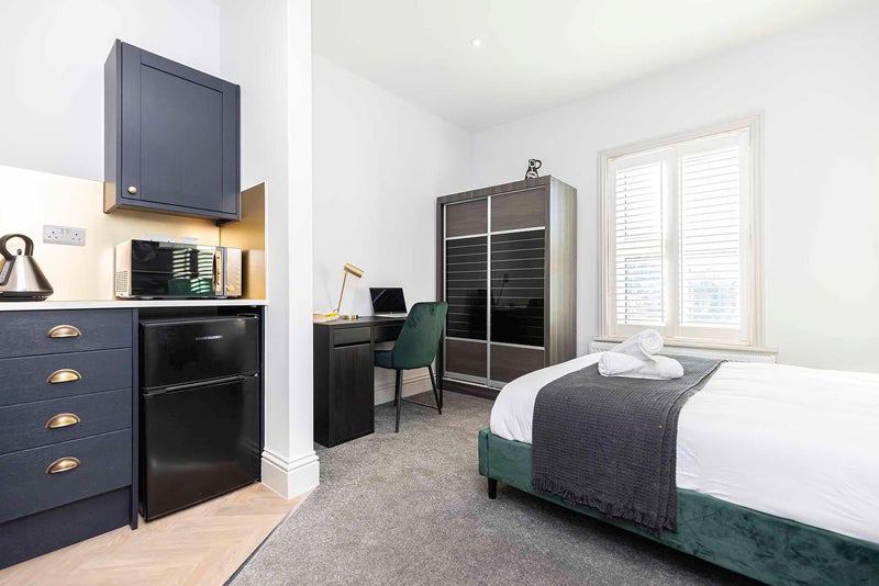 Photo 1: Bedroom 5