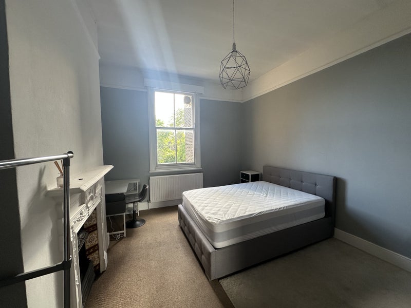 Photo 1: Double Bedroom