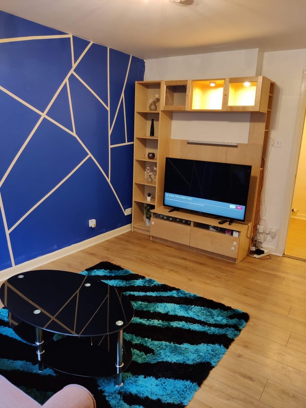 Photo 1: Living room 