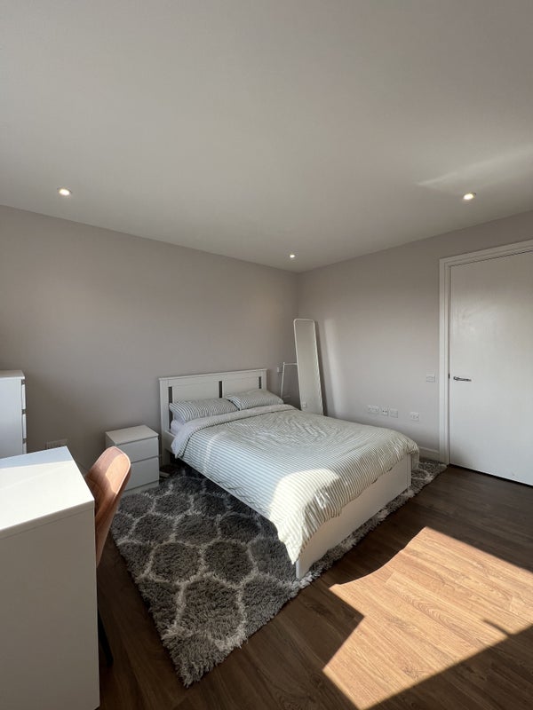 Photo 1: En suite room