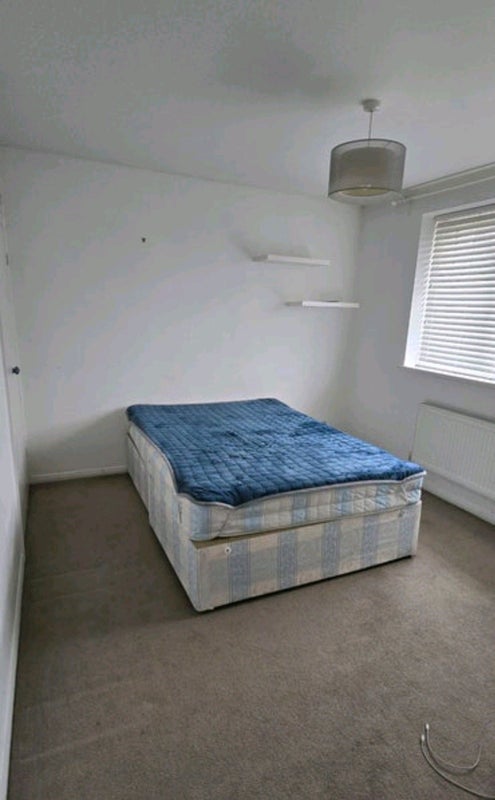 Photo 1: Bedroom