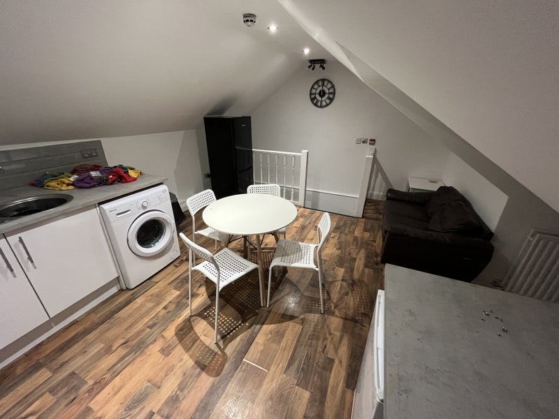 Cool Room in the Best part of London-Clapham South