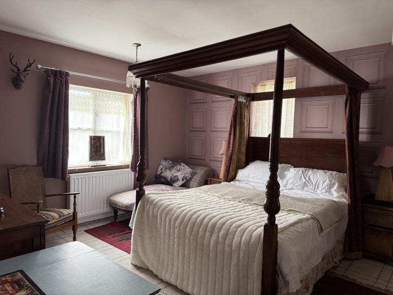 Photo 1: Four Poster bed with chaise longue
