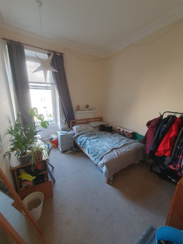 Photo 1: Bedroom