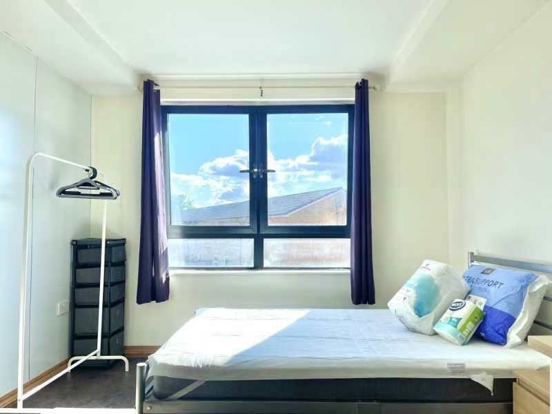 Photo 1: Include all the furniture shown in the picture.