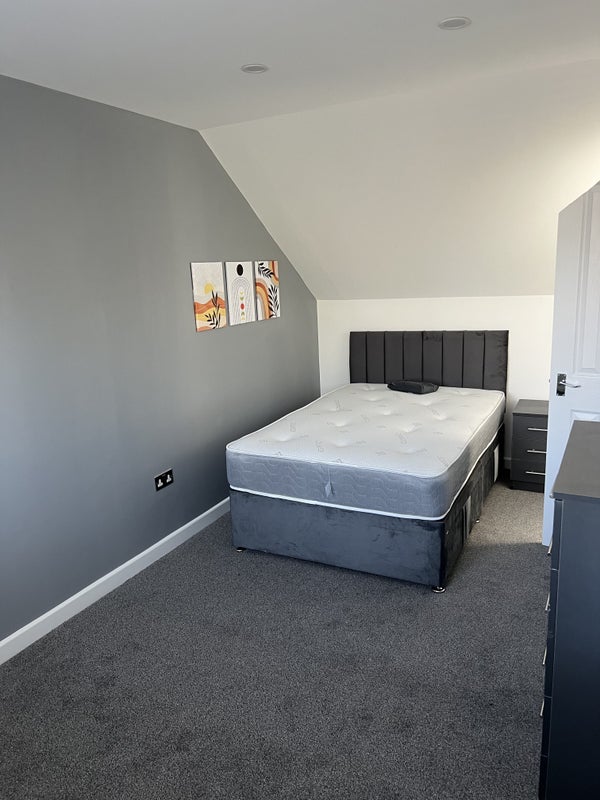 Photo 1: Room 6 