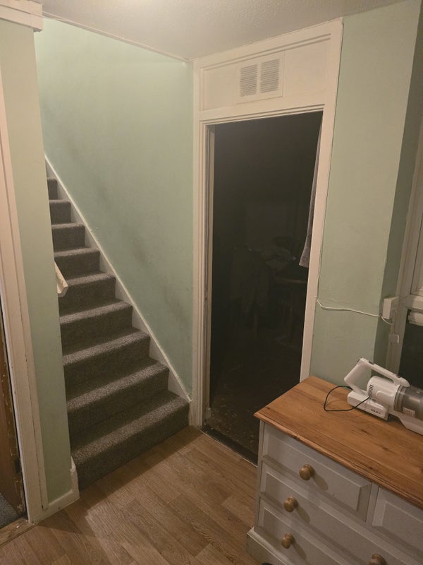 Photo 1: Entrance hallway