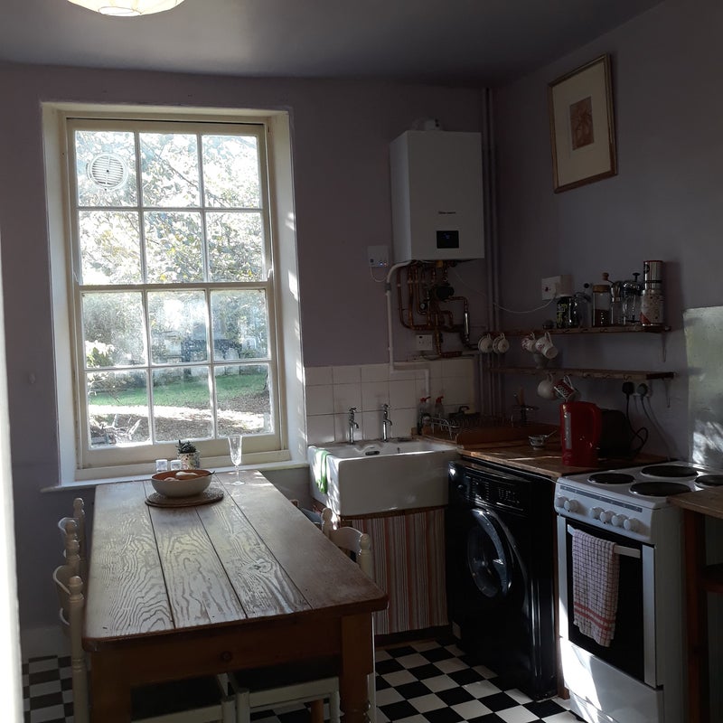 Photo 1: Kitchen