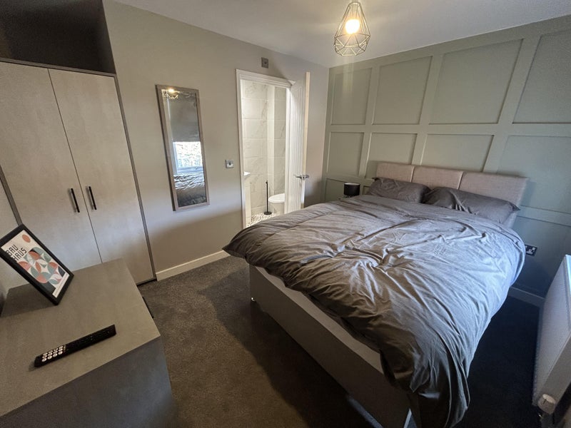 Photo 1: ROOM 4