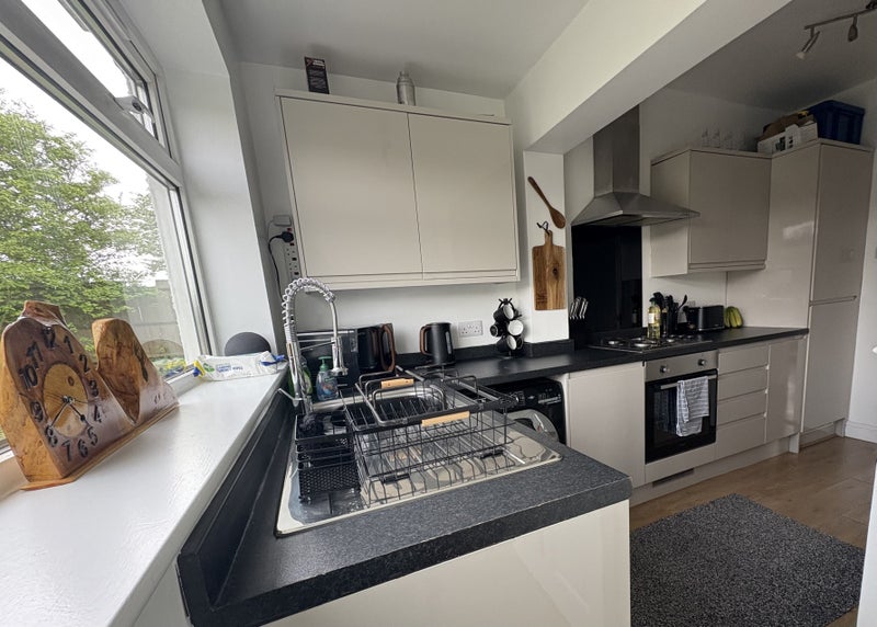 Photo 5: Kitchen