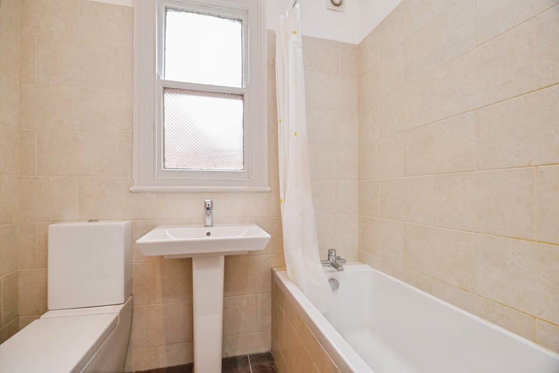 Photo 1: Main bathroom with shower