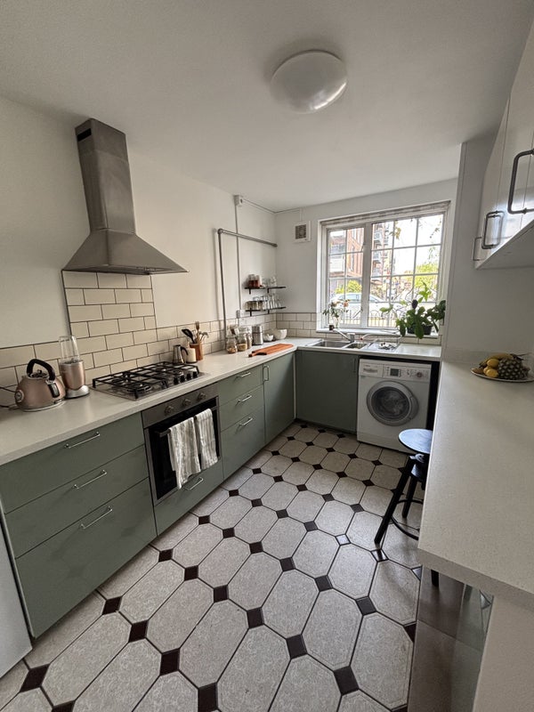 Photo 1: Kitchen