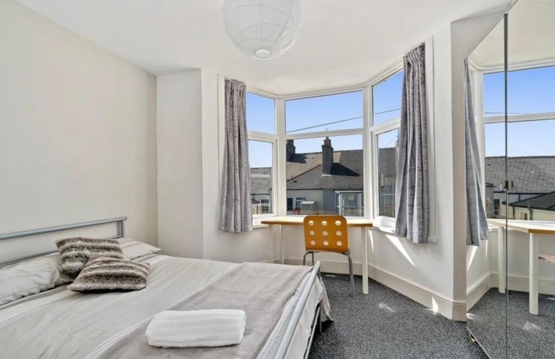 Photo 1: Room