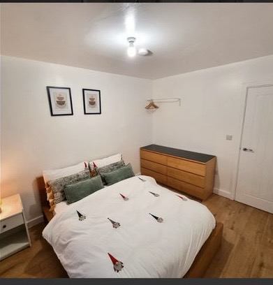Photo 1: Fully furnished double bedroom – ready to move in, with stylish, cosy touches