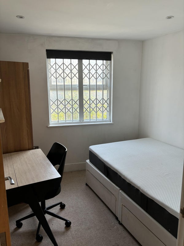 Photo 1: Room (Yours)