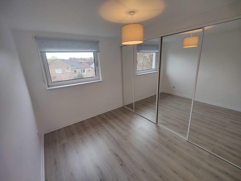 Photo 1: Room available