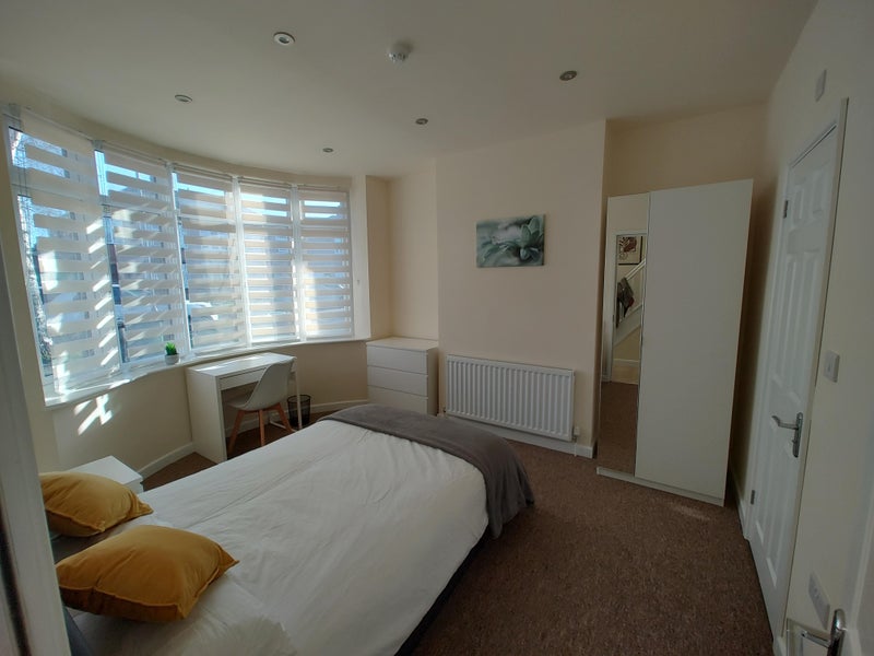 Photo 1: Room 2