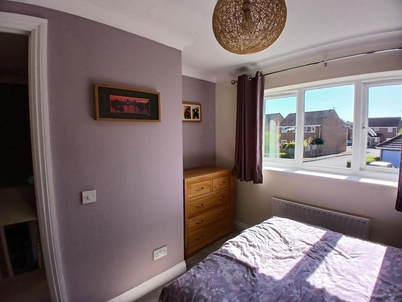 Photo 1: Bedroom  (pic1)