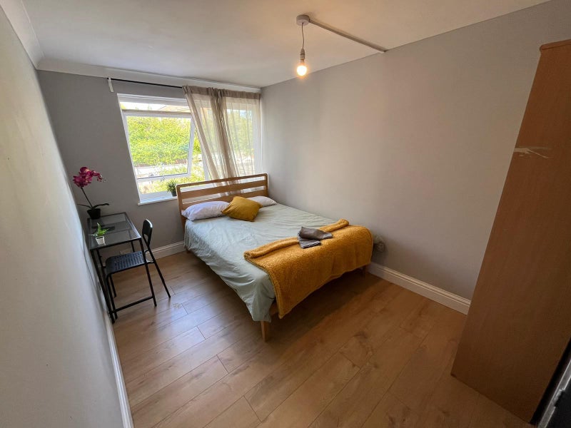 Photo 1: Room D2 (£500) Available NOW