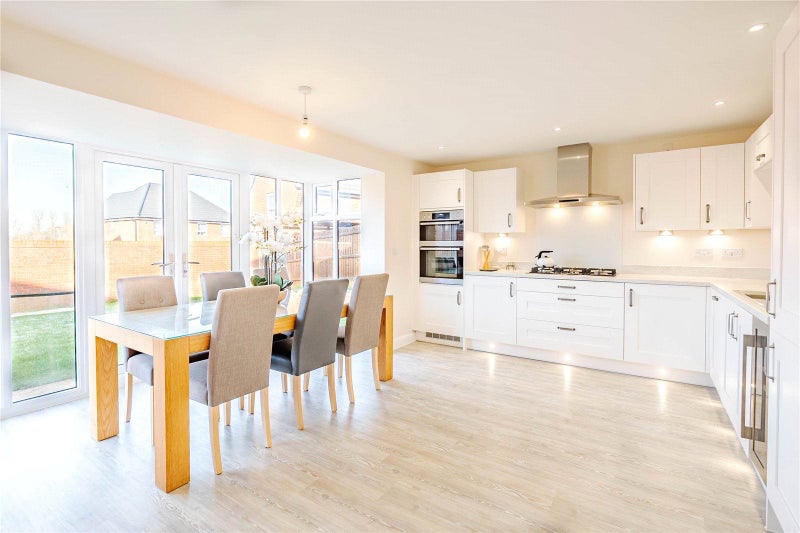 Photo 1: Kitchen diner