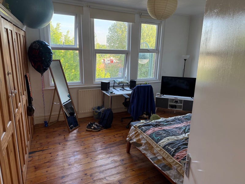 Photo 1: Main bedroom