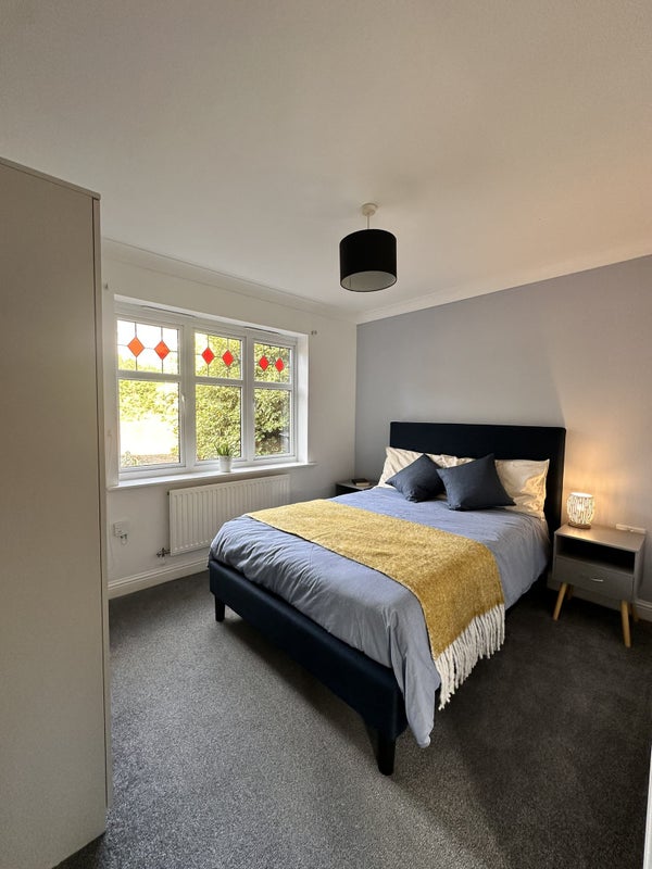Photo 1: Room 5 @ £650pcm