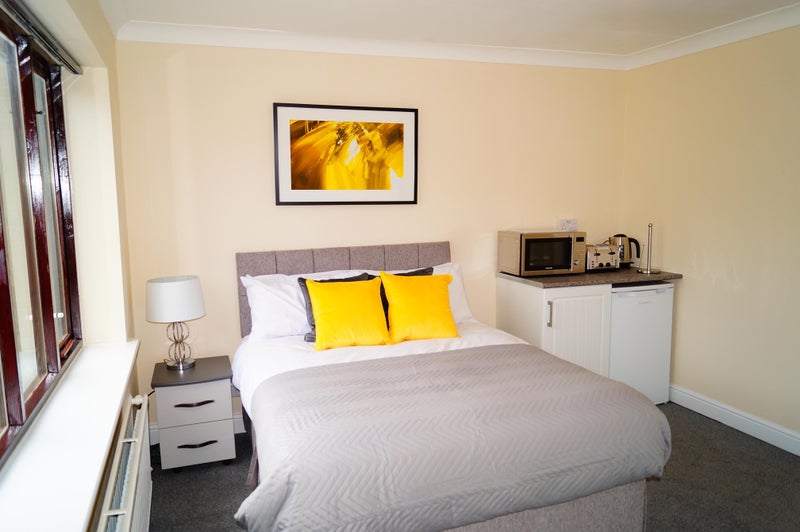 Photo 1: Room 1 Double Room with Kitchenette 