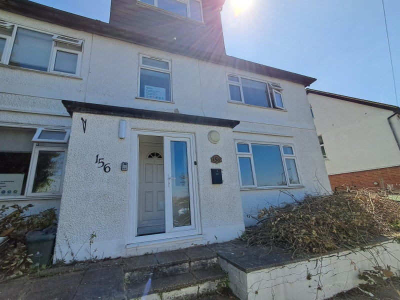 Photo 1: Exterior