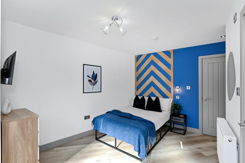 Photo 1: ENSUITE ROOM