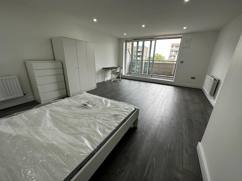 Photo 1: Double w/ Pvt Balcony: £1200