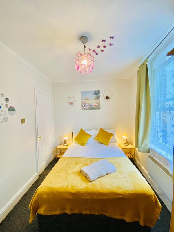 Photo 1: Bedroom