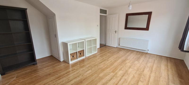 Photo 1: Living / dining room 