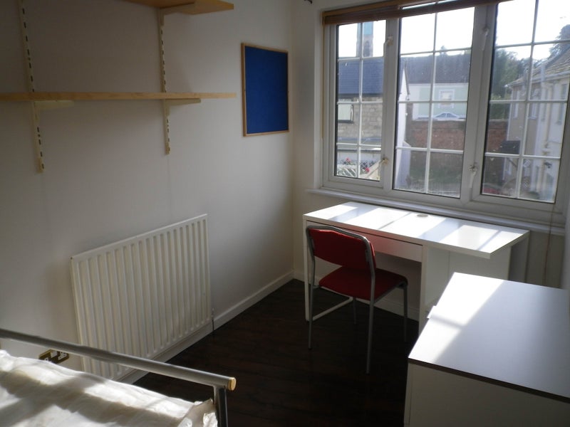 Photo 1: Bed 4