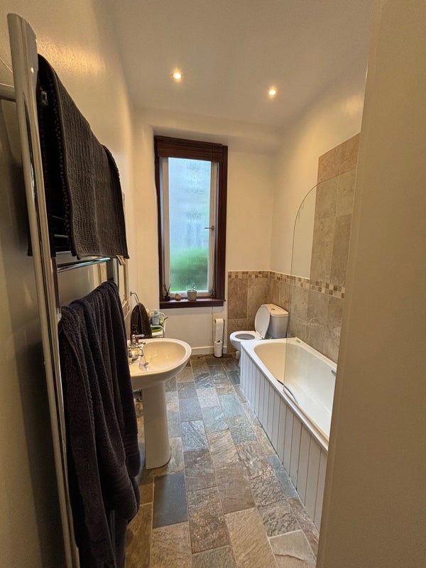 Photo 1: Bathroom