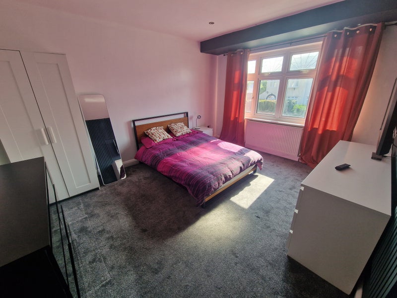 Photo 1: Room 2