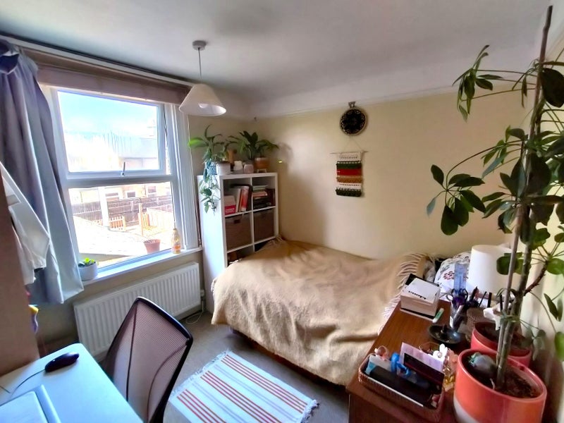 Photo 1: Bedroom (double room)