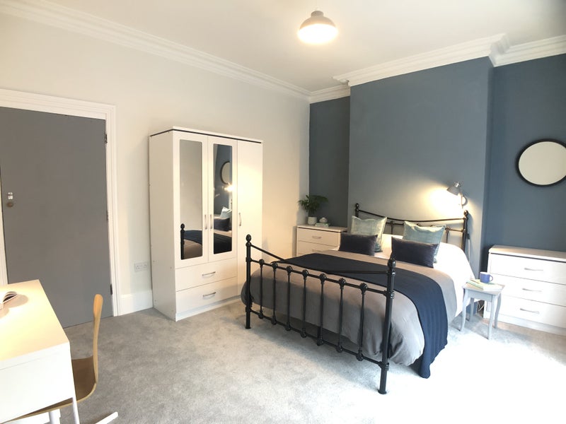 Photo 1: Large Room 1 @ £680 pcm - Available from 13 Feb 2026